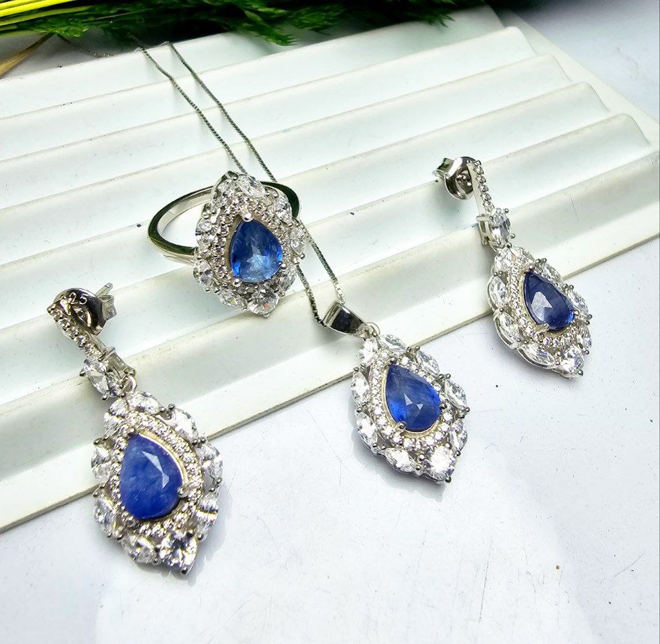 نیم ست نقره زیبای یاقوت کبود اصلی نیم ست نقره زیبای یاقوت کبود اصلی