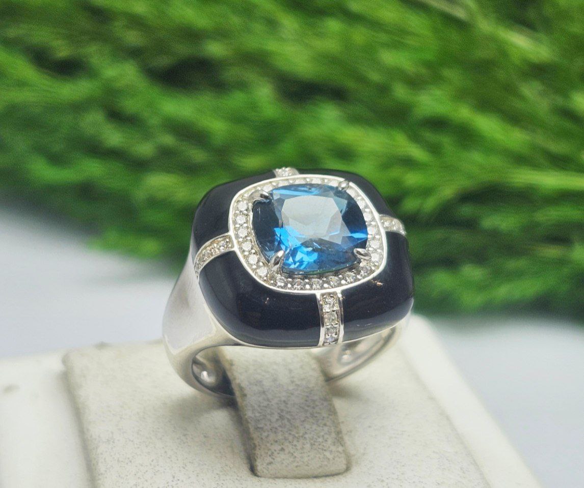 انگشتر نقره زنانه توپاز آبی لندن اصلی انگشتر نقره زنانه توپاز آبی لندن اصلی