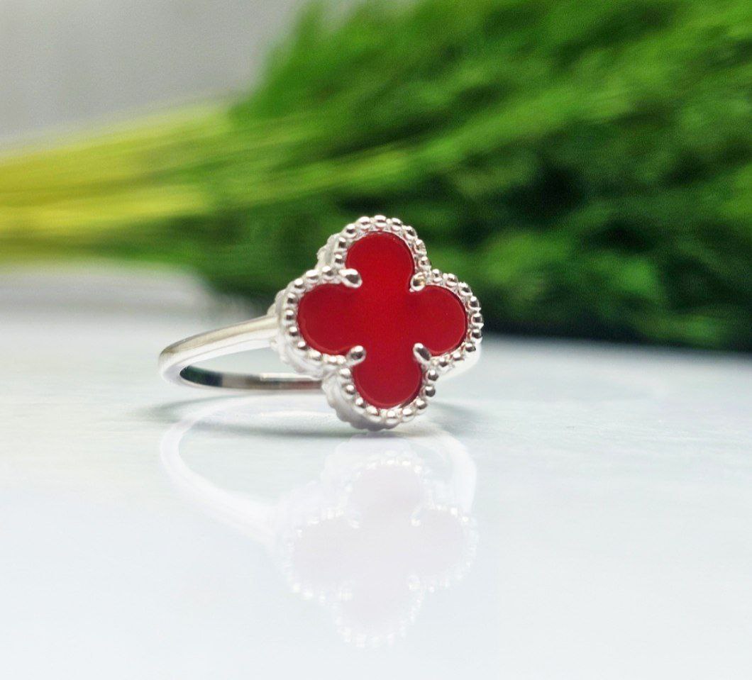 انگشتر نقره زنانه ونکلیف با نگین عقیق قرمز انگشتر نقره زنانه ونکلیف با نگین عقیق قرمز