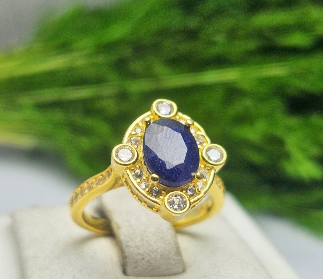 انگشتر نقره زنانه زیبای یاقوت کبود اصلی انگشتر نقره زنانه زیبای یاقوت کبود اصلی