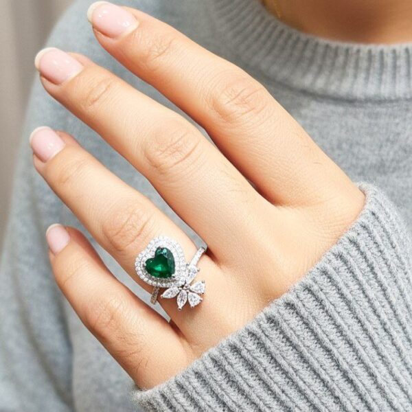 انگشتر نقره زنانه نگین سبز قلبی تراش